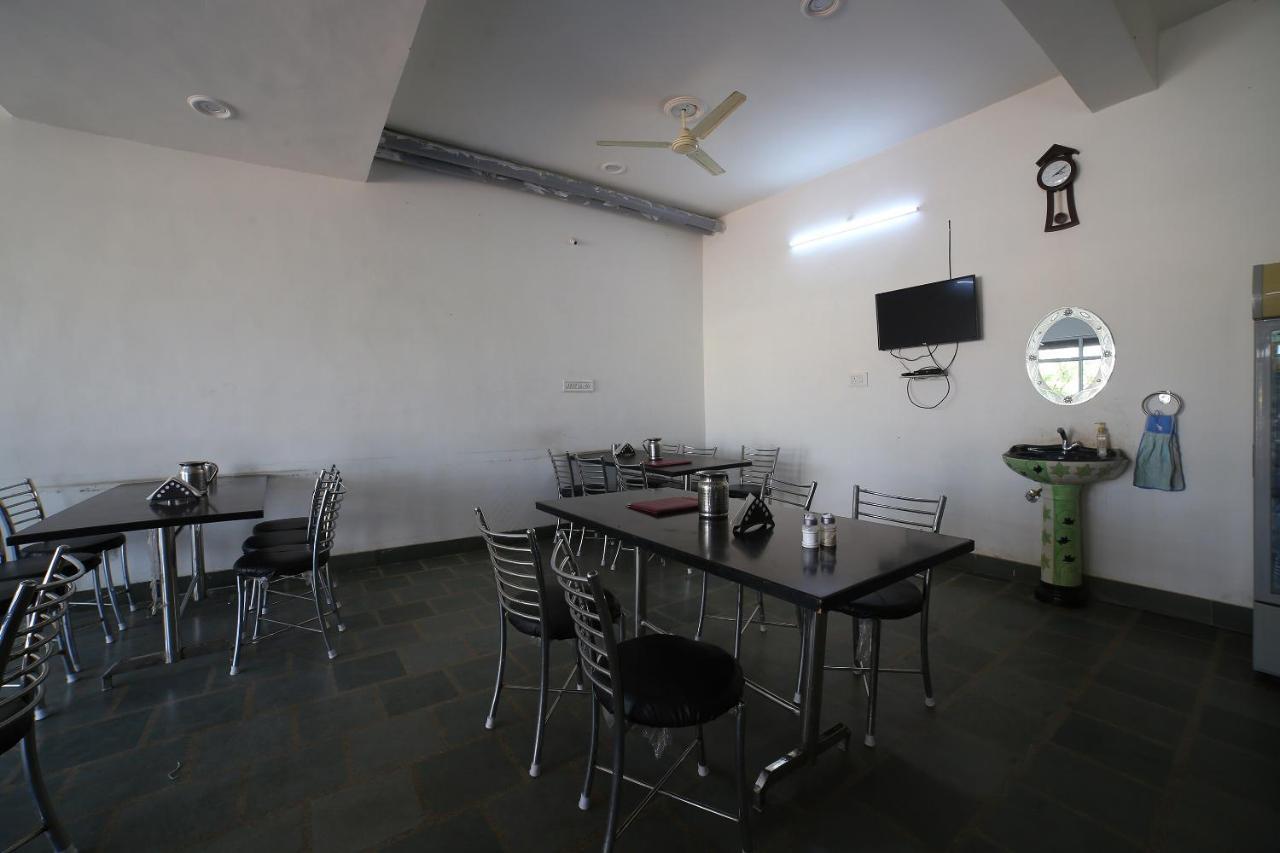 Oyo 37077 Hotel Rawat Ατζμέρ Εξωτερικό φωτογραφία